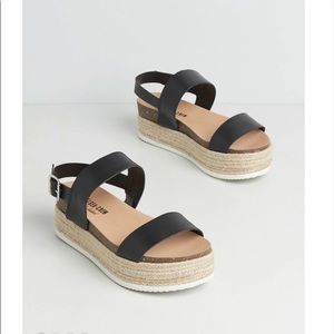 ModCloth Chelsea NWT Sand and‎ Sea, Please! Espadrille Sandal - Black